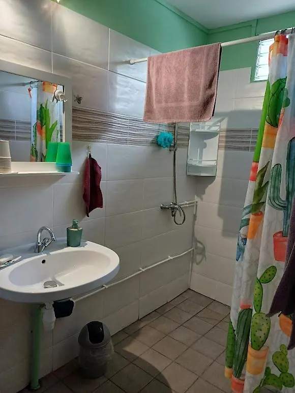 Chez Marino Et Charlie Chambre D'Hotes Chez L'Habitant Pour 2 A Petit Prix Le Lamentin 0*,